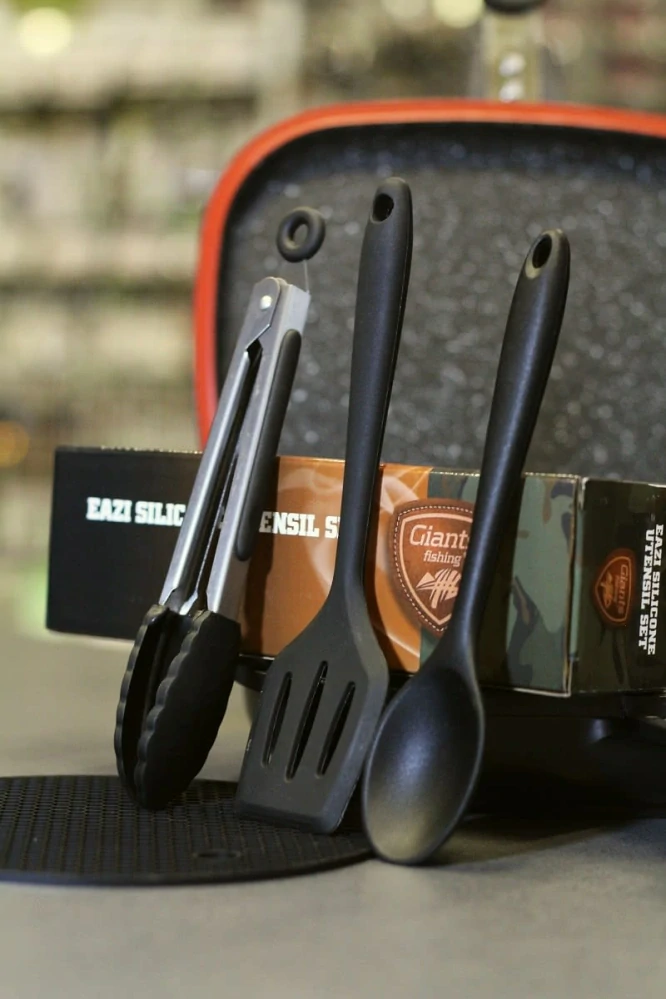 Giants fishing Sada silikónového náradia s podložkou Eazi Utensil Set